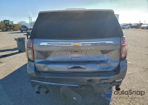 2021 Chevrolet Suburban K1500 Premier z USA, uszkodzony, nr VIN 1GNSKFKD8MR278529